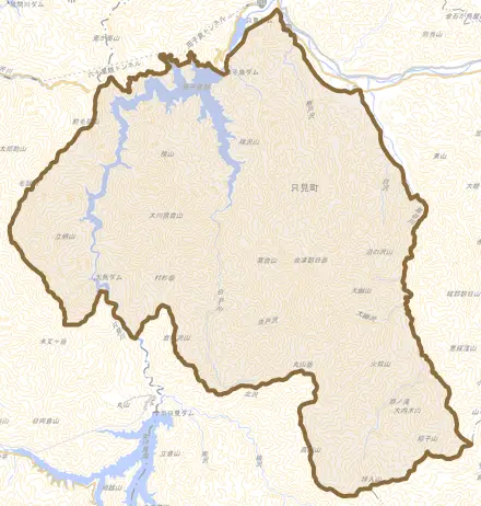 大字田子倉とその周辺の地図。町の範囲を重ねている