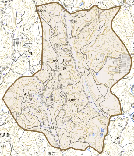 大字山小屋とその周辺の地図。町の範囲を重ねている
