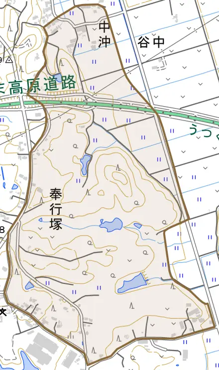 奉行塚とその周辺の地図。町の範囲を重ねている