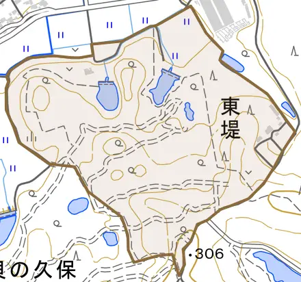 東堤とその周辺の地図。町の範囲を重ねている