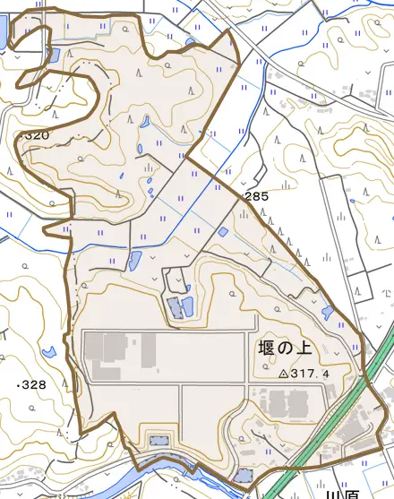 堰の上とその周辺の地図。町の範囲を重ねている
