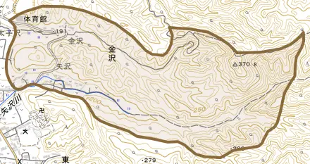 大字金沢とその周辺の地図。町の範囲を重ねている