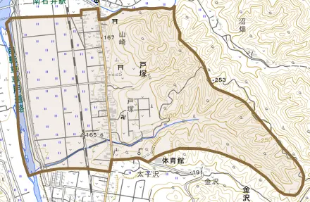大字戸塚とその周辺の地図。町の範囲を重ねている
