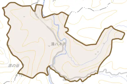 大字湯八木沢とその周辺の地図。町の範囲を重ねている