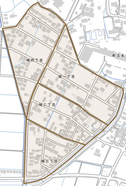 城とその周辺の地図。町の範囲を重ねている