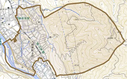 萩原町上村とその周辺の地図。町の範囲を重ねている