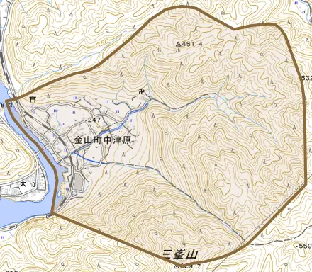 金山町中津原とその周辺の地図。町の範囲を重ねている