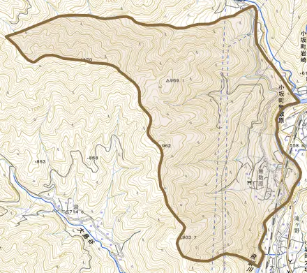 小坂町無数原とその周辺の地図。町の範囲を重ねている