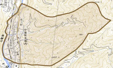 小坂町大垣内とその周辺の地図。町の範囲を重ねている