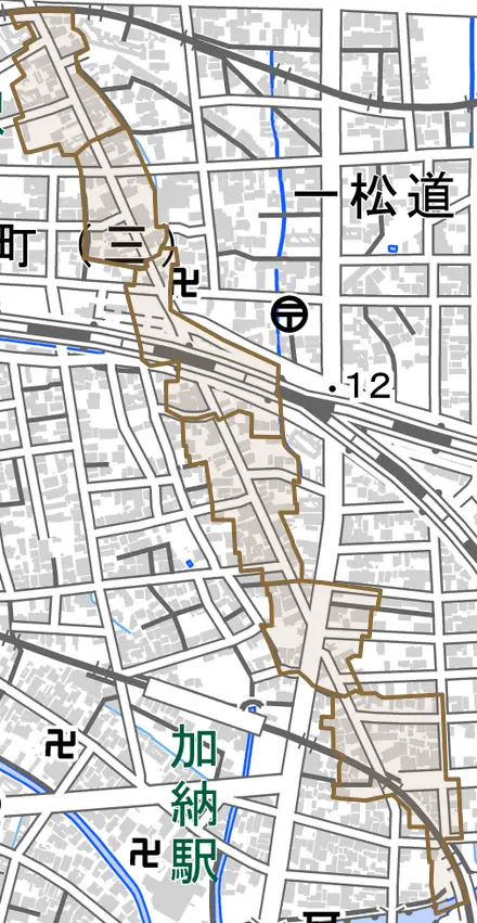 安良田町とその周辺の地図。町の範囲を重ねている