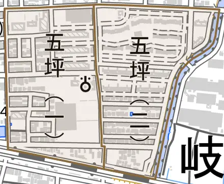 五坪とその周辺の地図。町の範囲を重ねている