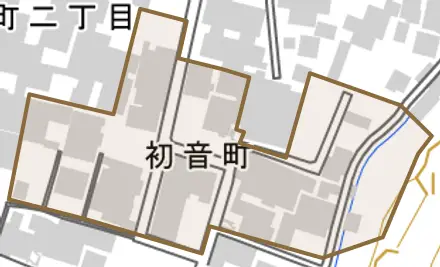 初音町とその周辺の地図。町の範囲を重ねている