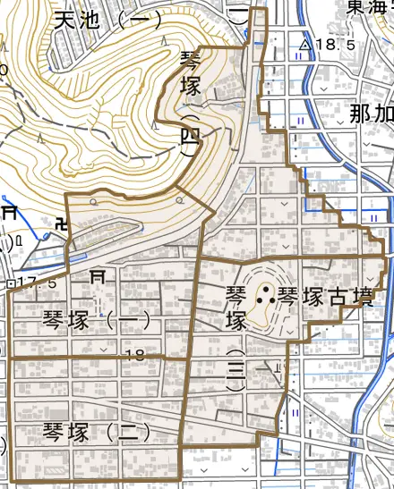 琴塚とその周辺の地図。町の範囲を重ねている