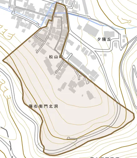 松山町とその周辺の地図。町の範囲を重ねている