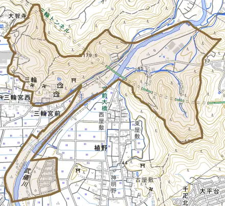 三輪とその周辺の地図。町の範囲を重ねている