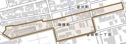 瑞穂町とその周辺の地図。町の範囲を重ねている