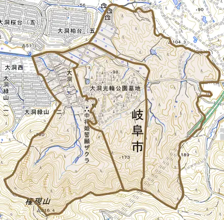 大洞とその周辺の地図。町の範囲を重ねている
