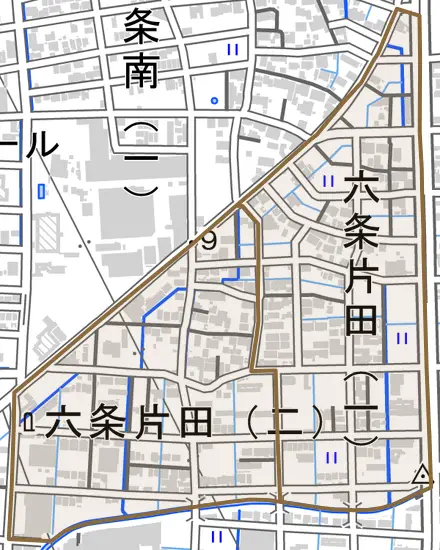 六条片田とその周辺の地図。町の範囲を重ねている