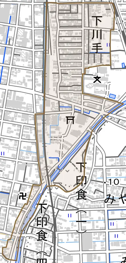 下川手とその周辺の地図。町の範囲を重ねている