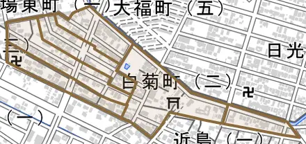 白菊町とその周辺の地図。町の範囲を重ねている