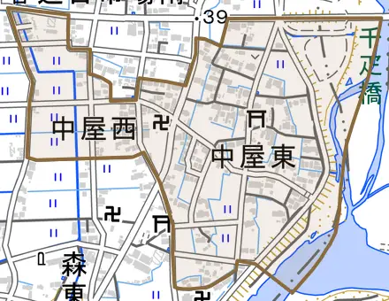 中屋とその周辺の地図。町の範囲を重ねている