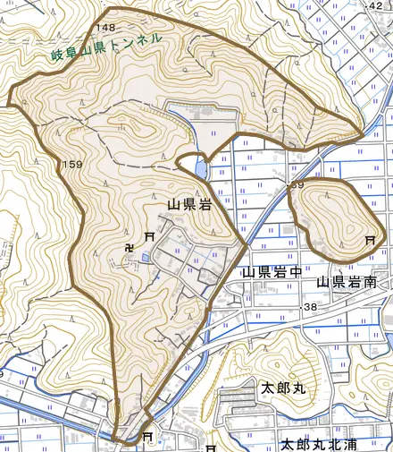 山県岩とその周辺の地図。町の範囲を重ねている