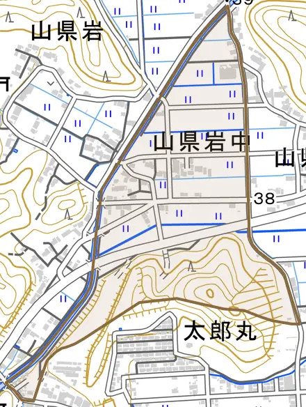 山県岩中とその周辺の地図。町の範囲を重ねている