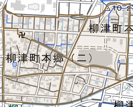 柳津町本郷とその周辺の地図。町の範囲を重ねている