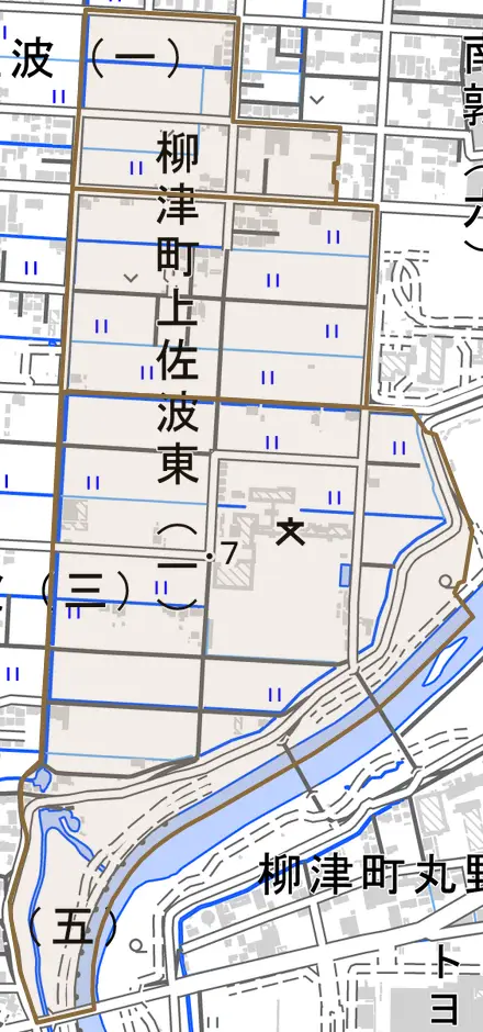 柳津町上佐波東とその周辺の地図。町の範囲を重ねている