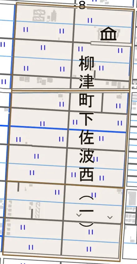 柳津町下佐波西とその周辺の地図。町の範囲を重ねている