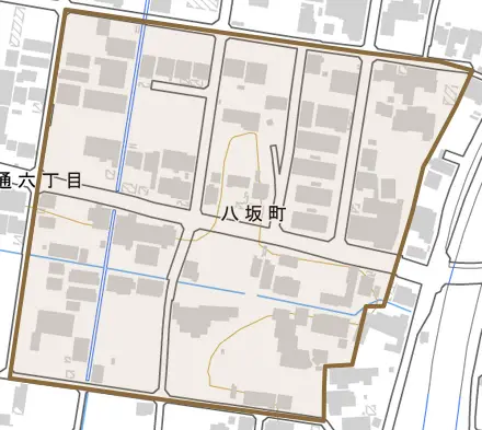 八坂町とその周辺の地図。町の範囲を重ねている