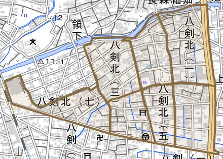 八剣北とその周辺の地図。町の範囲を重ねている