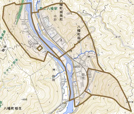 八幡町稲成とその周辺の地図。町の範囲を重ねている