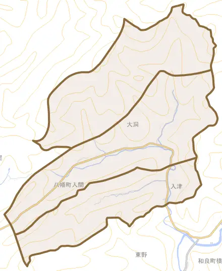 八幡町入間とその周辺の地図。町の範囲を重ねている