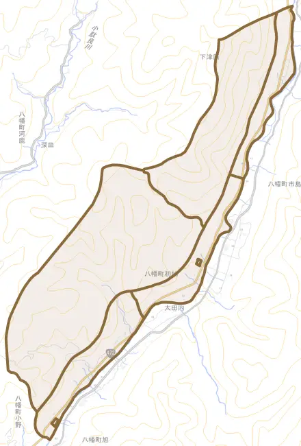 八幡町初納とその周辺の地図。町の範囲を重ねている