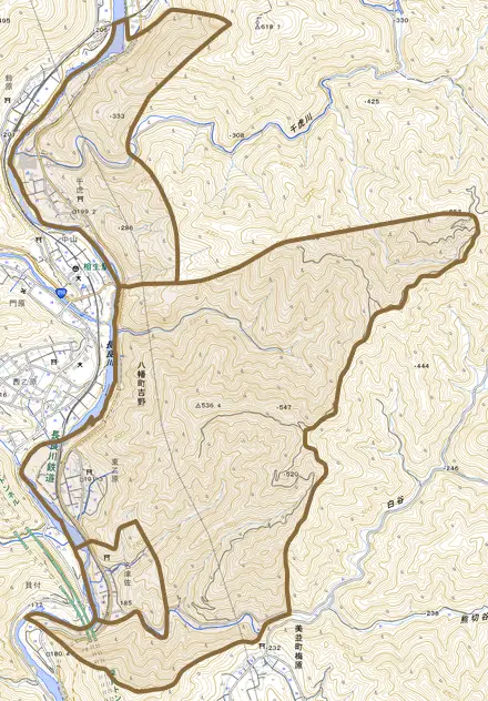 八幡町吉野とその周辺の地図。町の範囲を重ねている
