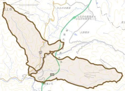 高鷲町大鷲とその周辺の地図。町の範囲を重ねている