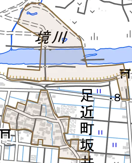 足近町坂井とその周辺の地図。町の範囲を重ねている