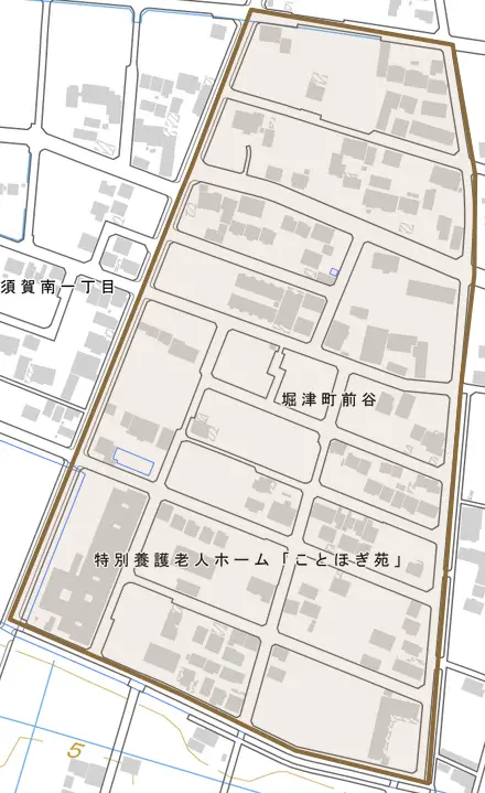 堀津町前谷とその周辺の地図。町の範囲を重ねている