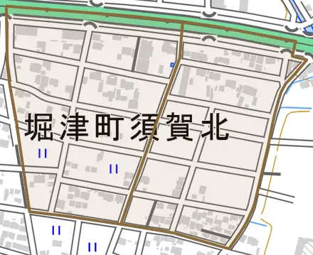 堀津町須賀北とその周辺の地図。町の範囲を重ねている