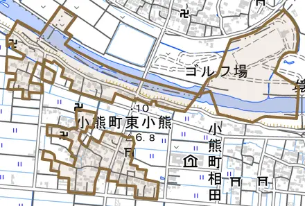 小熊町東小熊とその周辺の地図。町の範囲を重ねている