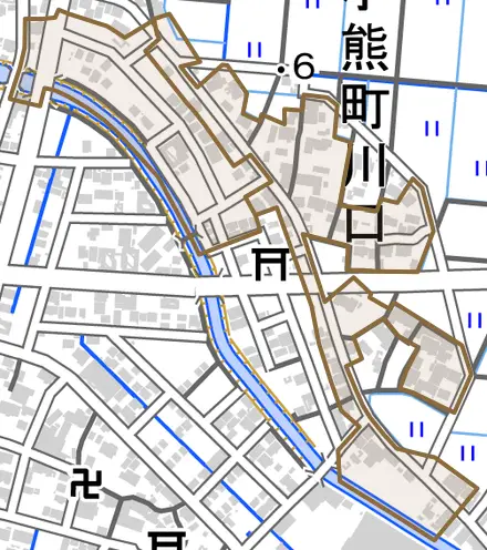 小熊町川口とその周辺の地図。町の範囲を重ねている
