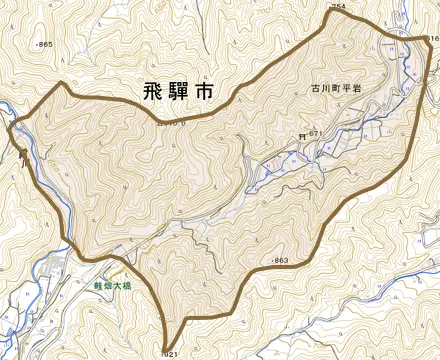 古川町平岩とその周辺の地図。町の範囲を重ねている