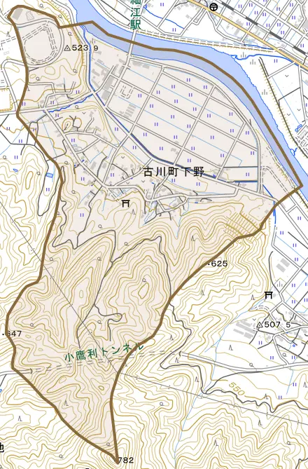 古川町下野とその周辺の地図。町の範囲を重ねている