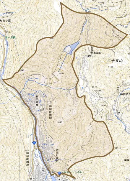 神岡町鹿間とその周辺の地図。町の範囲を重ねている