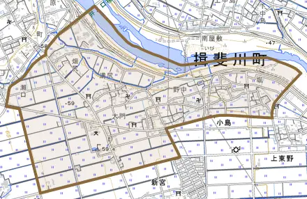 小島とその周辺の地図。町の範囲を重ねている