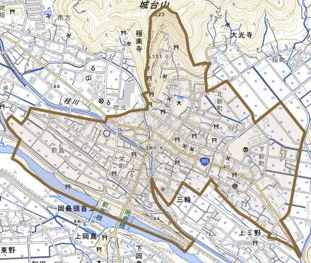 三輪とその周辺の地図。町の範囲を重ねている