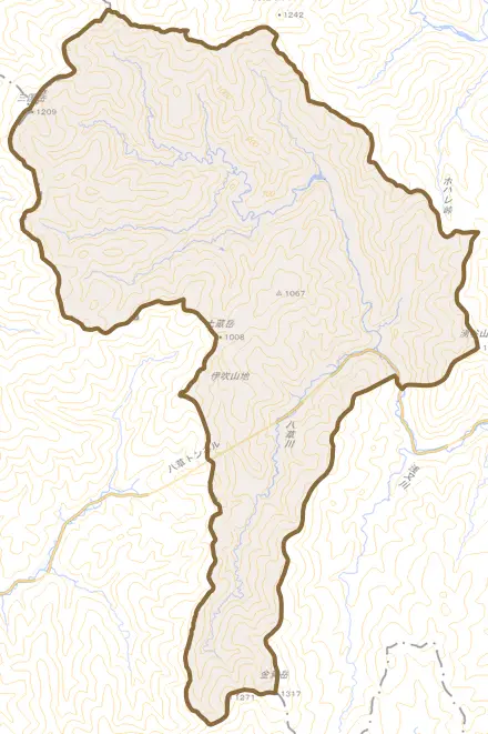 坂内川上とその周辺の地図。町の範囲を重ねている