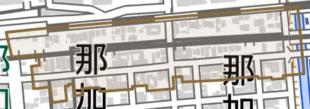 那加吾妻町とその周辺の地図。町の範囲を重ねている