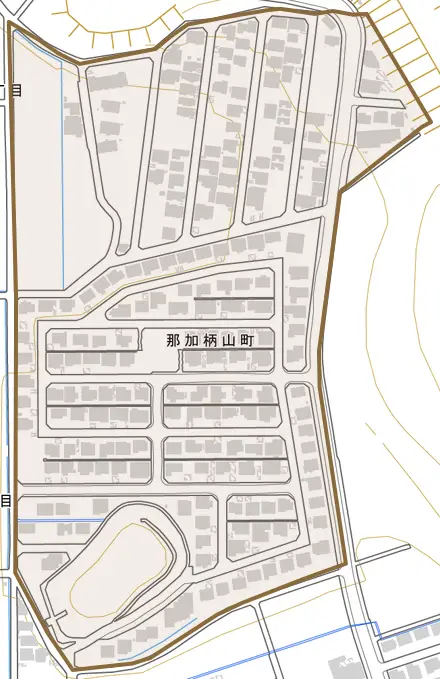 那加柄山町とその周辺の地図。町の範囲を重ねている